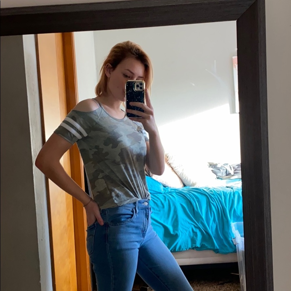 Cold cut shoulder camo tank size small